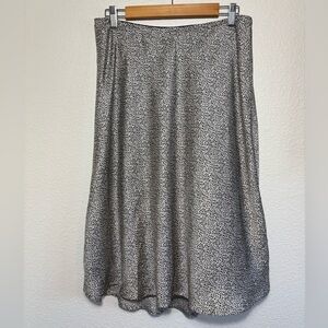 Sienna Sky Satin Knee Length Skirt Size Large | feminine | modest fashion |